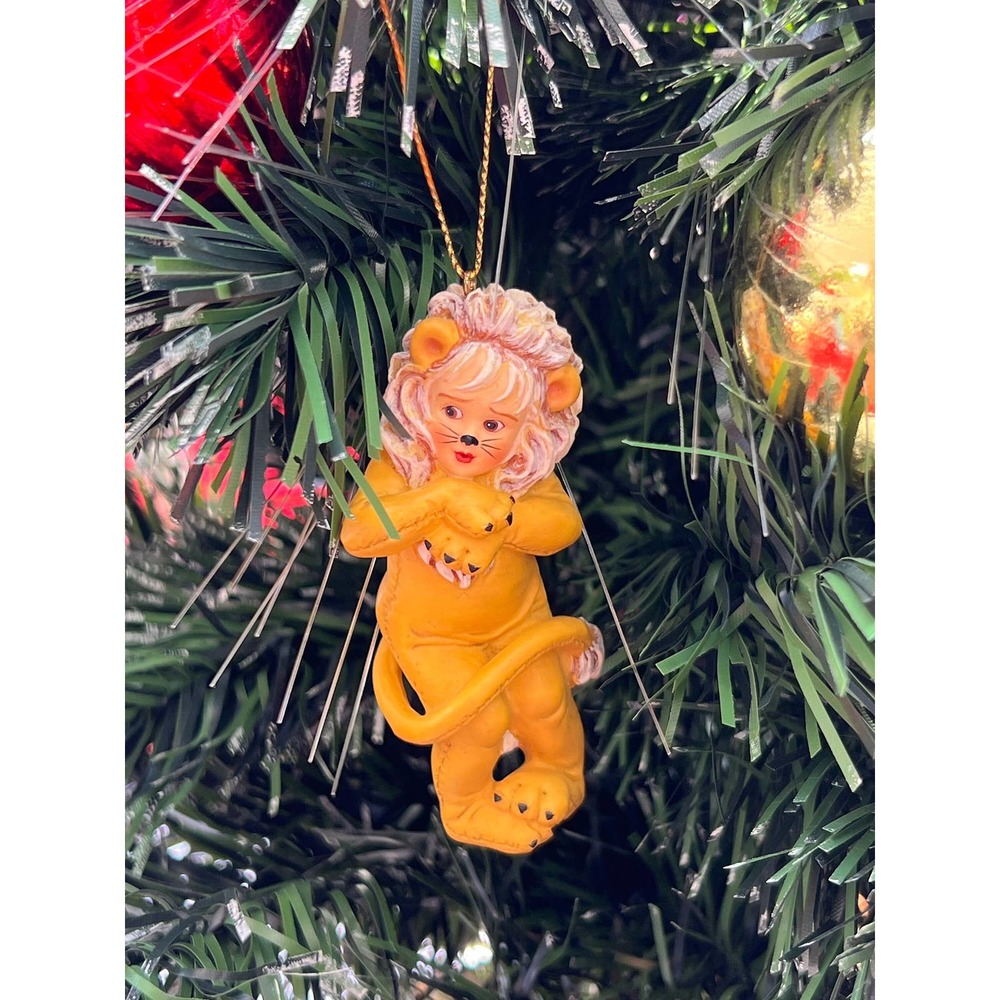 Wizard of Oz Storybook "The Cowardly Lion" Ornament Collection Ashton Drake